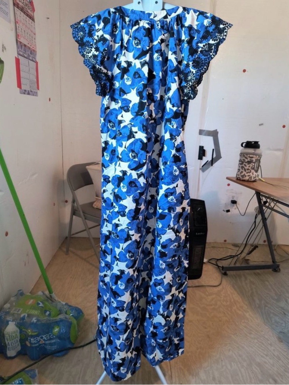 Who What Wear Blue White Floral Midi Dress with Black Eyelet Trim